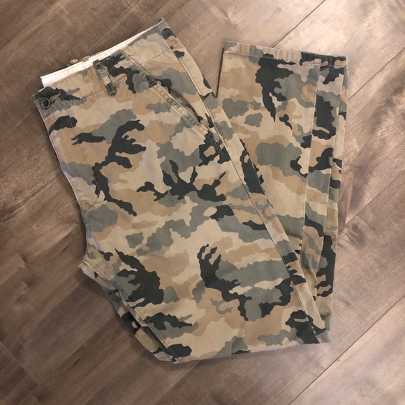 Men’s Levi’s Camo Chino - Picture 2 of 7